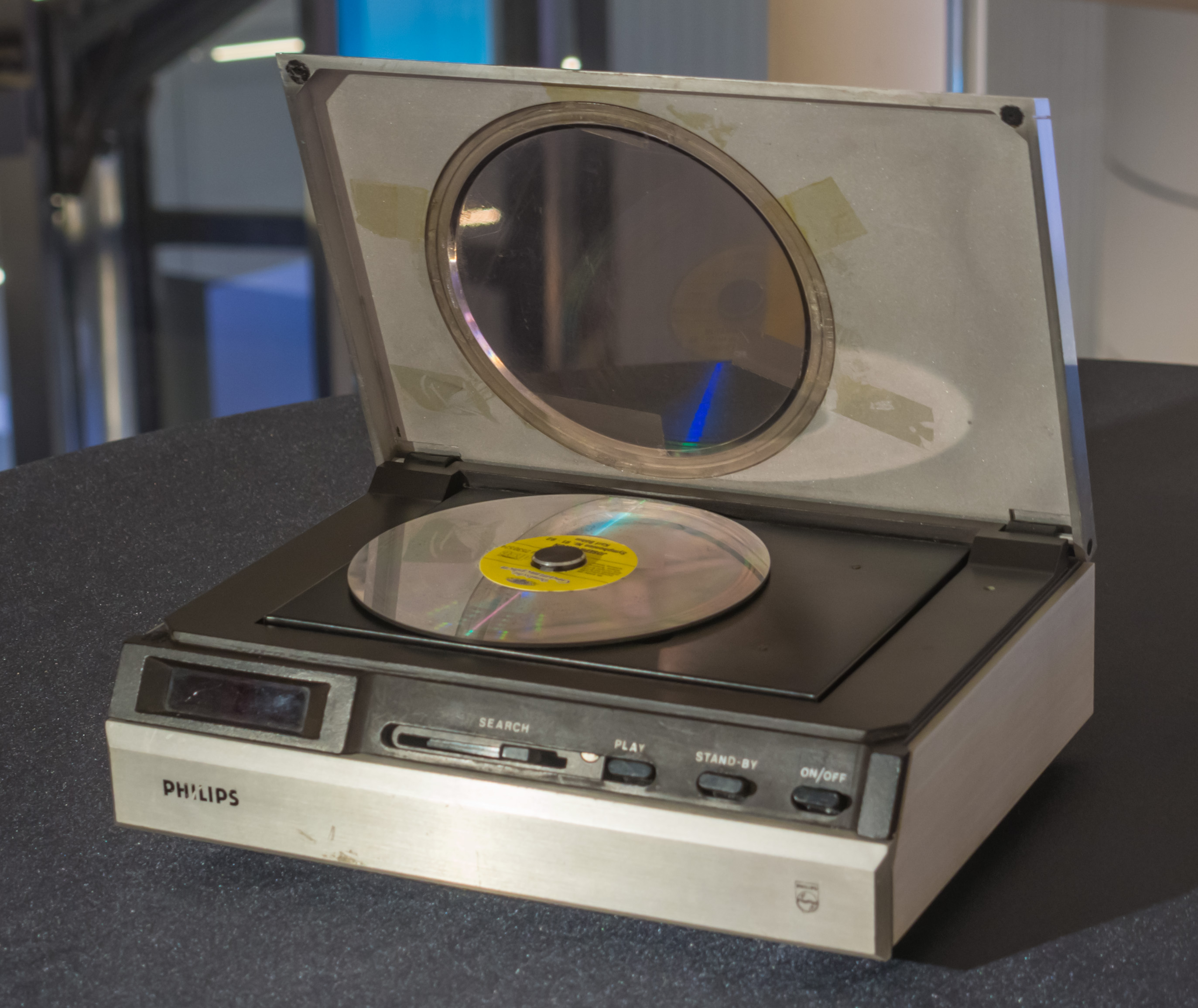 Первая компакт. Проигрыватель компакт дисков "Луч-001". Советские ПКД Эстония ЛП 001. Шарп лазерный проигрыватель. Первый Советский CD проигрыватель.